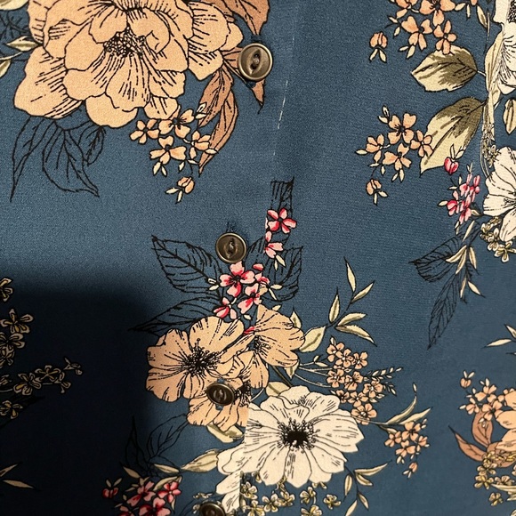 Torrid floral top 2x - Picture 3 of 3